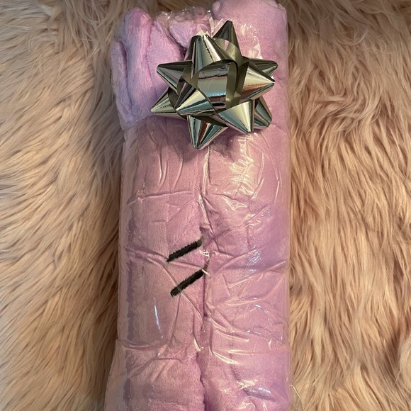 Brand new MEOW plushy comfy cozy lounge set. 🐱✨ - Picture 6 of 16